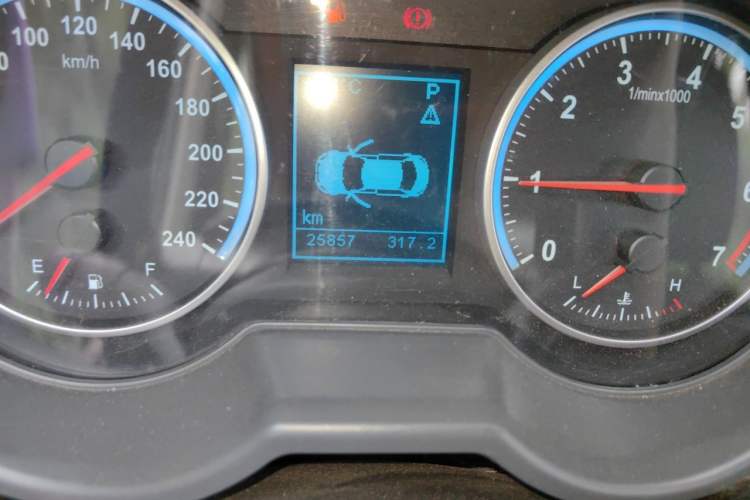 Used Brilliance H530 2017 1.6L Automatic Comfort Model Odometer Close Up