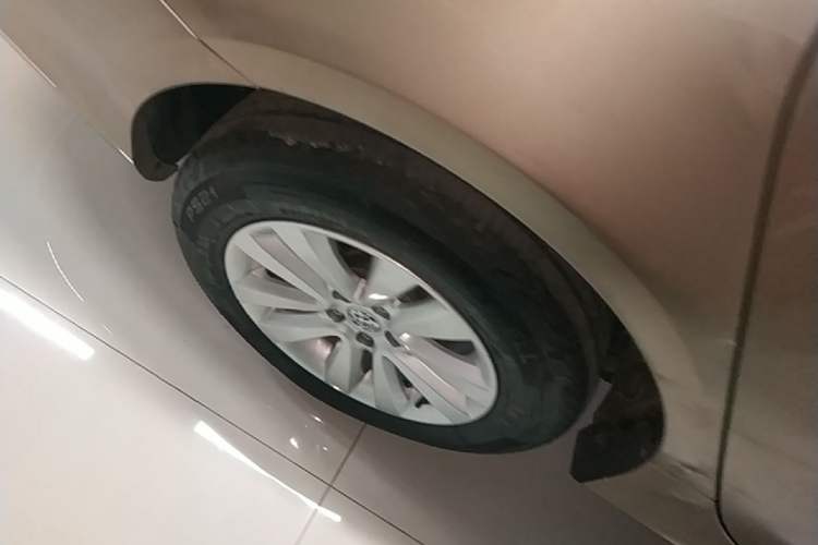 Used Brilliance H530 2017 1.6L Automatic Comfort Model Right Rear Wheel Hub