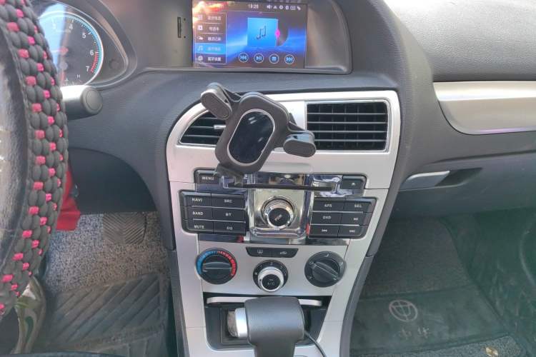 Used Brilliance H530 2017 1.6L Automatic Comfort Model Audio And AC Panel