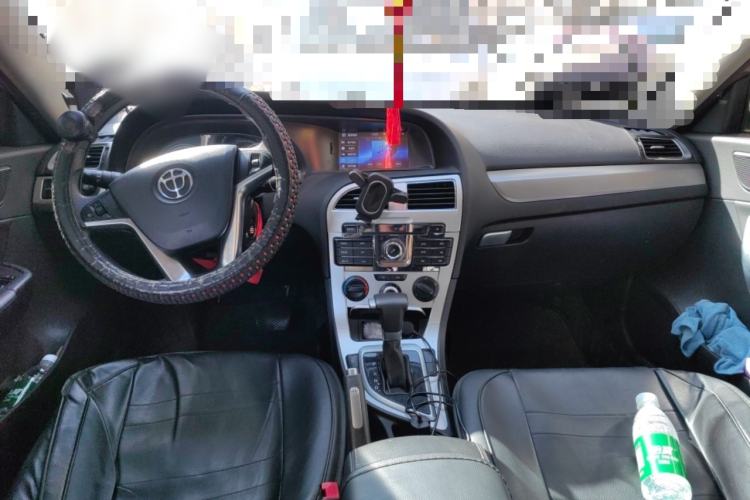 Used Brilliance H530 2017 1.6L Automatic Comfort Model Center Console