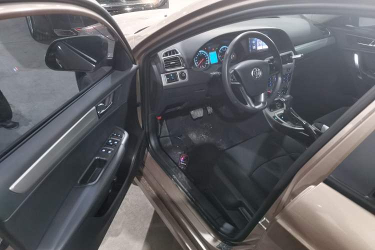 Used Brilliance H530 2017 1.6L Automatic Comfort Model Driver Seat