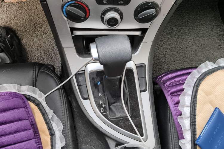 Used Brilliance H530 2017 1.6L Automatic Comfort Model Gear Lever