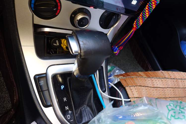 Used Brilliance H530 2017 1.6L Automatic Comfort Model Gear Lever