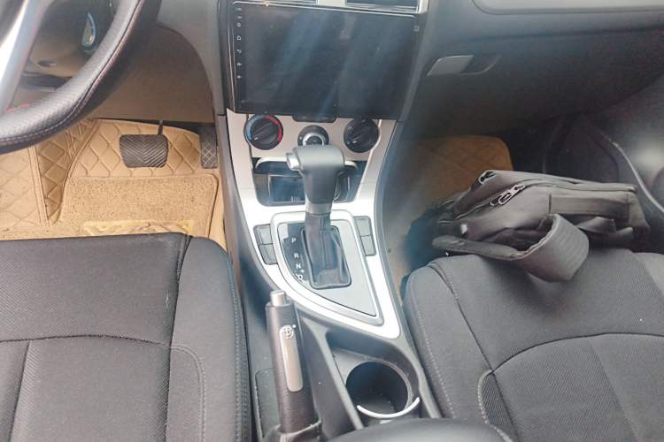 Used Brilliance H530 2017 1.6L Automatic Comfort Model Gear Lever