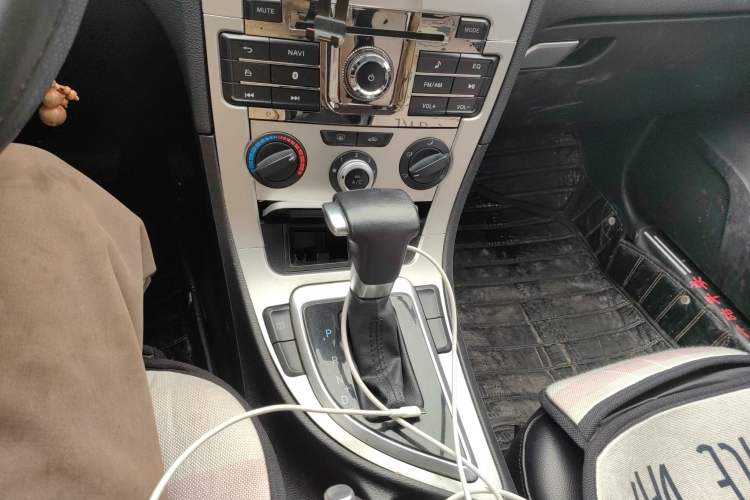 Used Brilliance H530 2017 1.6L Automatic Comfort Model Gear Lever