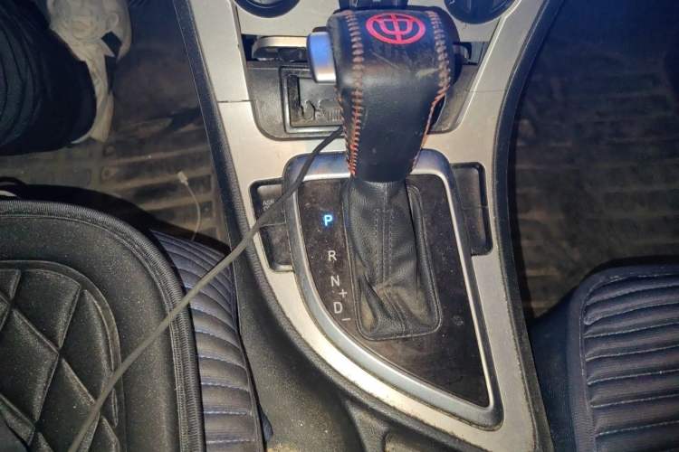 Used Brilliance H530 2017 1.6L Automatic Comfort Model Gear Lever