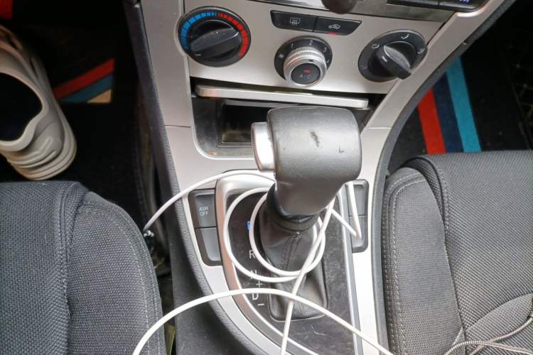 Used Brilliance H530 2017 1.6L Automatic Comfort Model Gear Lever