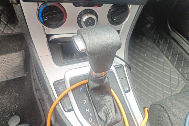 Used Brilliance H530 2017 1.6L Automatic Comfort Model Gear Lever