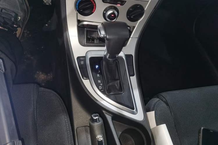 Used Brilliance H530 2017 1.6L Automatic Comfort Model Gear Lever