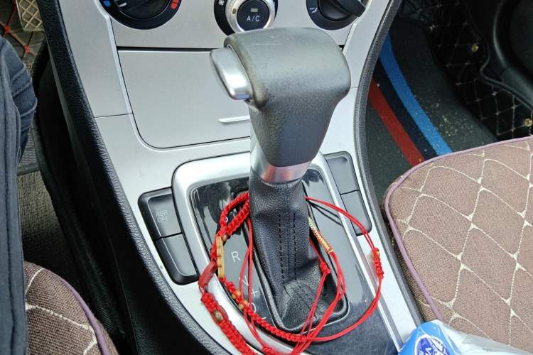 Used Brilliance H530 2017 1.6L Automatic Comfort Model Gear Lever