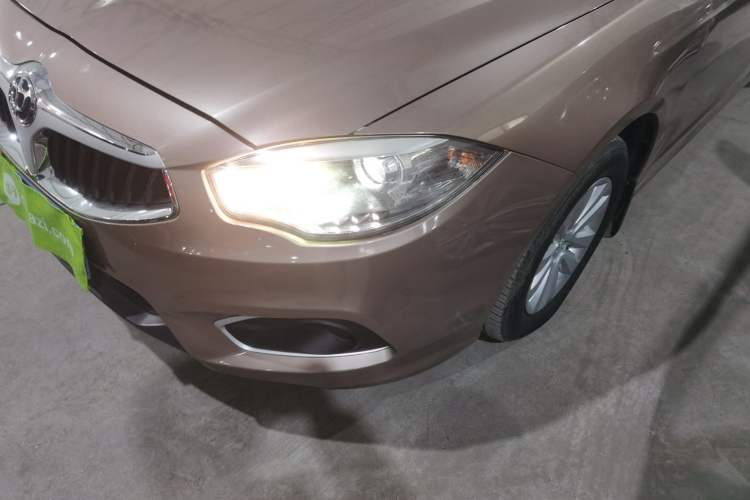 Used Brilliance H530 2017 1.6L Automatic Comfort Model Left Front Headlight