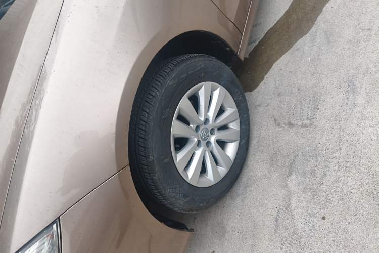 Used Brilliance H530 2017 1.6L Automatic Comfort Model Left Front Wheel Hub
