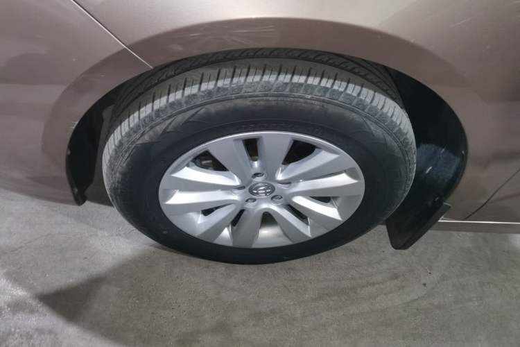 Used Brilliance H530 2017 1.6L Automatic Comfort Model Left Front Wheel Hub