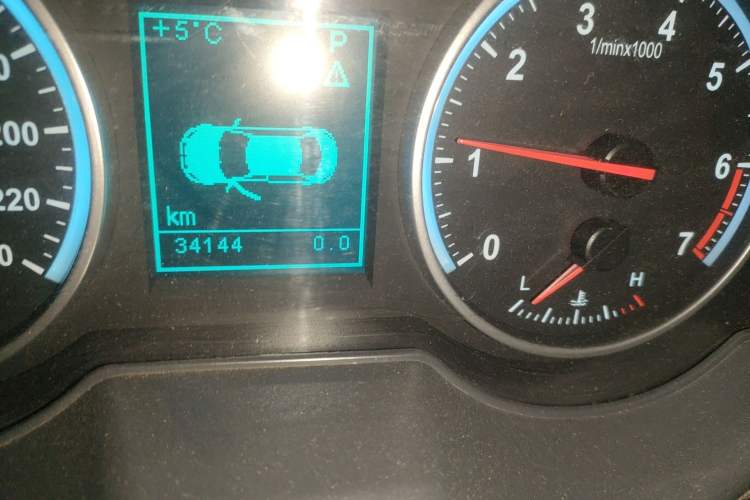 Used Brilliance H530 2017 1.6L Automatic Comfort Model Odometer Close Up