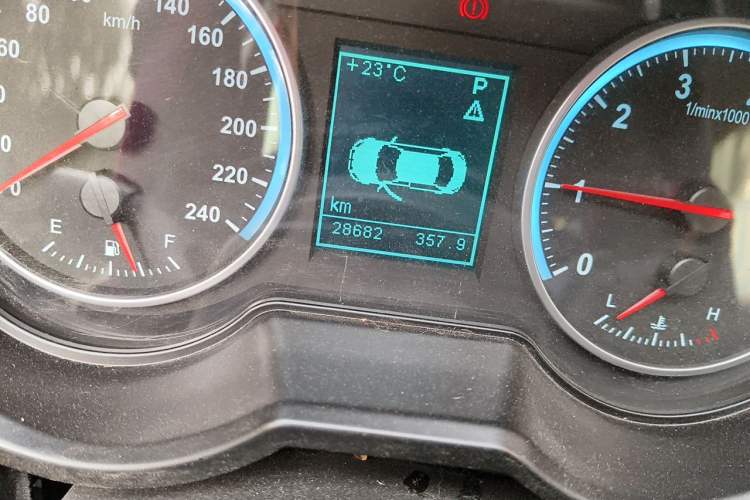 Used Brilliance H530 2017 1.6L Automatic Comfort Model Odometer Close Up
