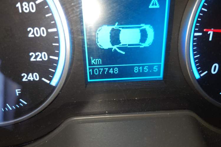 Used Brilliance H530 2017 1.6L Automatic Comfort Model Odometer Close Up
