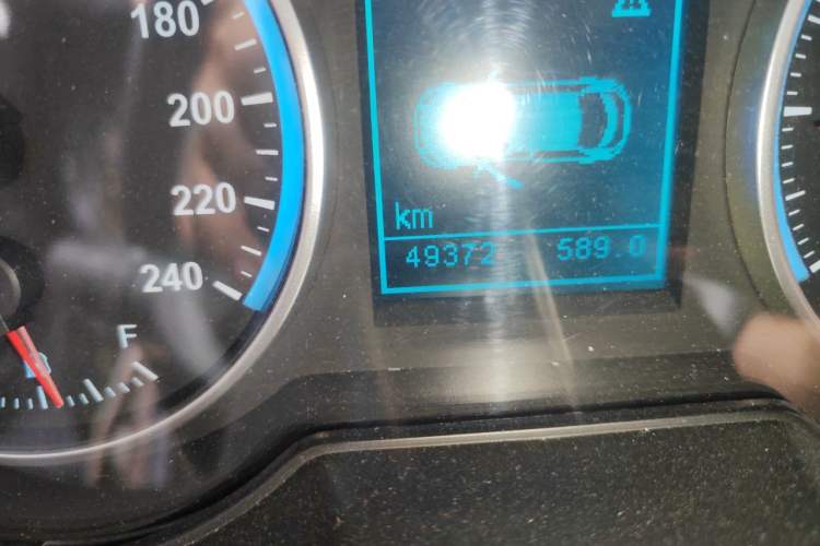 Used Brilliance H530 2017 1.6L Automatic Comfort Model Odometer Close Up