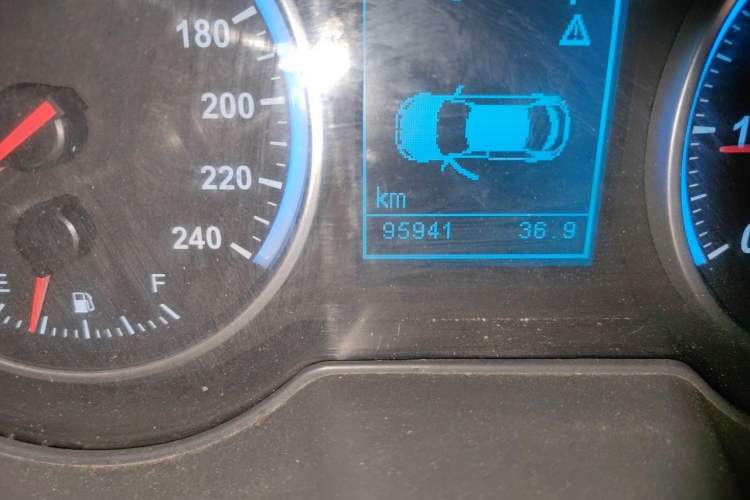 Used Brilliance H530 2017 1.6L Automatic Comfort Model Odometer Close Up