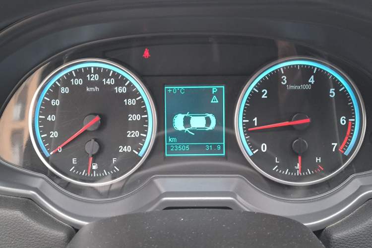 Used Brilliance H530 2017 1.6L Automatic Comfort Model Odometer Close Up