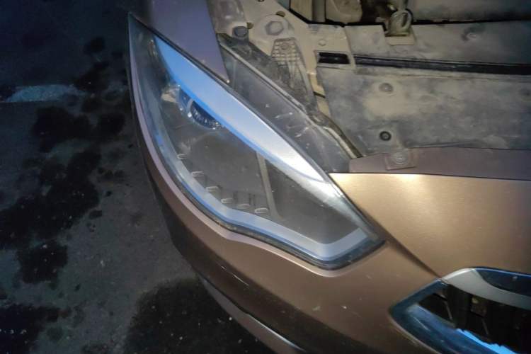 Used Brilliance H530 2017 1.6L Automatic Comfort Model Right Front Headlight