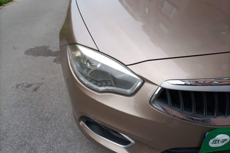 Used Brilliance H530 2017 1.6L Automatic Comfort Model Right Front Headlight
