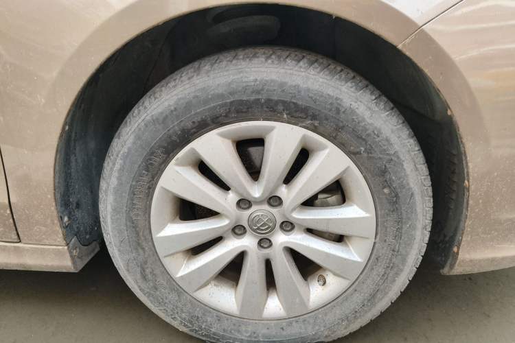 Used Brilliance H530 2017 1.6L Automatic Comfort Model Right Front Wheel Hub