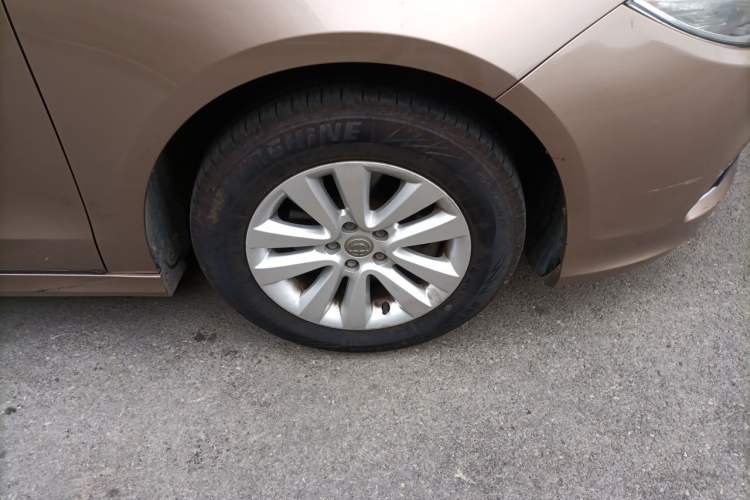 Used Brilliance H530 2017 1.6L Automatic Comfort Model Right Front Wheel Hub