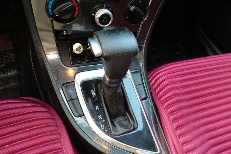 Used Brilliance H530 2017 1.6L Automatic Comfort Model Gear Lever