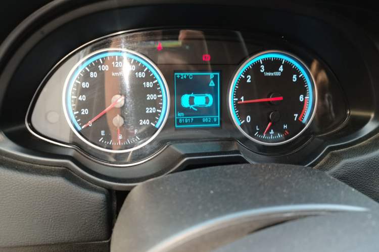 Used Brilliance H530 2017 1.6L Automatic Comfort Model Odometer Close Up