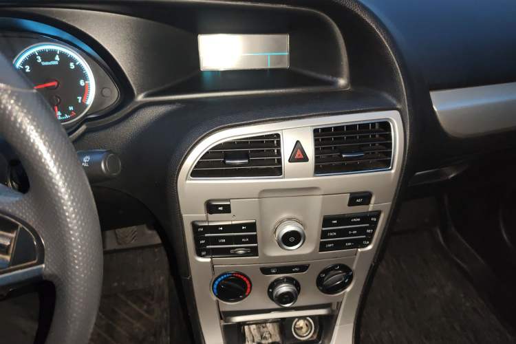 Used Brilliance H530 2017 1.6L Manual Comfort Model Audio And AC Panel