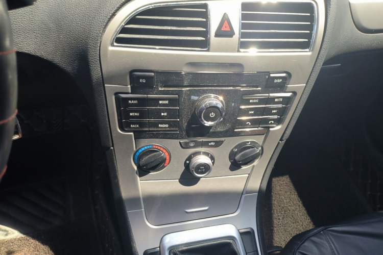 Used Brilliance H530 2017 1.6L Manual Comfort Model Audio And AC Panel