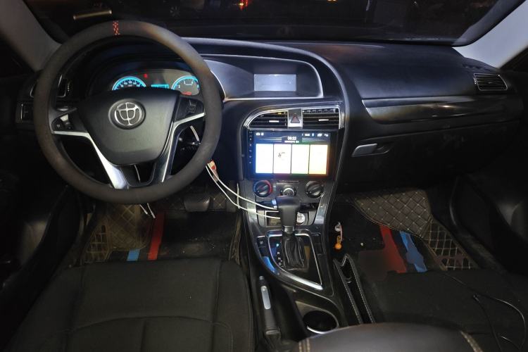 Used Brilliance H530 2017 1.6L Automatic Comfort Model Center Console