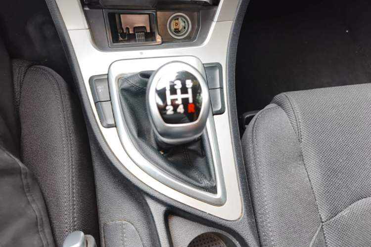 Used Brilliance H530 2017 1.6L Manual Comfort Model Gear Lever