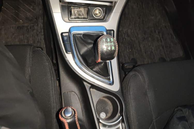 Used Brilliance H530 2017 1.6L Manual Comfort Model Gear Lever