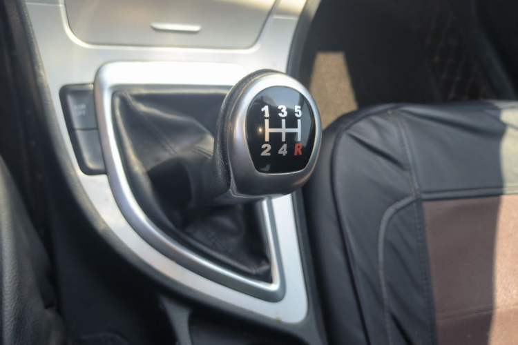Used Brilliance H530 2017 1.6L Manual Comfort Model Gear Lever