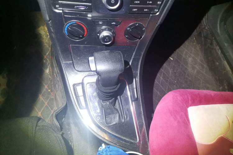 Used Brilliance H530 2017 1.6L Automatic Comfort Model Gear Lever
