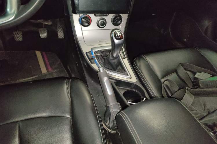 Used Brilliance H530 2017 1.6L Manual Comfort Model Gear Lever