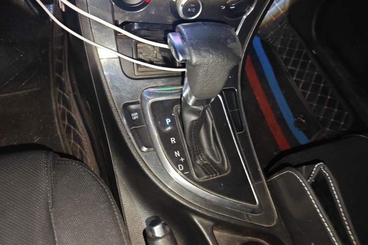 Used Brilliance H530 2017 1.6L Automatic Comfort Model Gear Lever