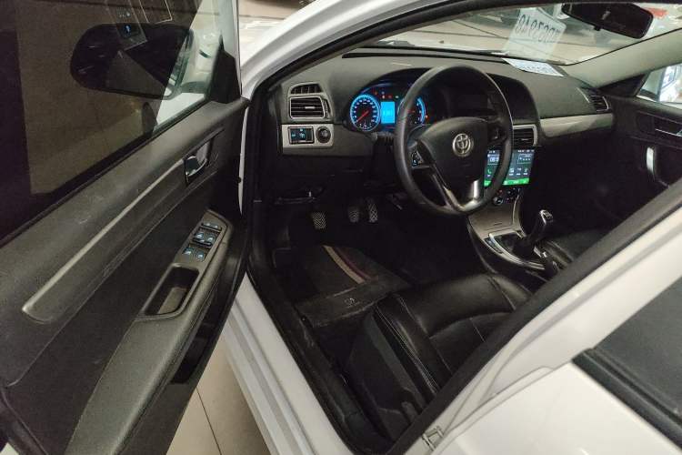 Used Brilliance H530 2017 1.6L Manual Comfort Model Interior 3