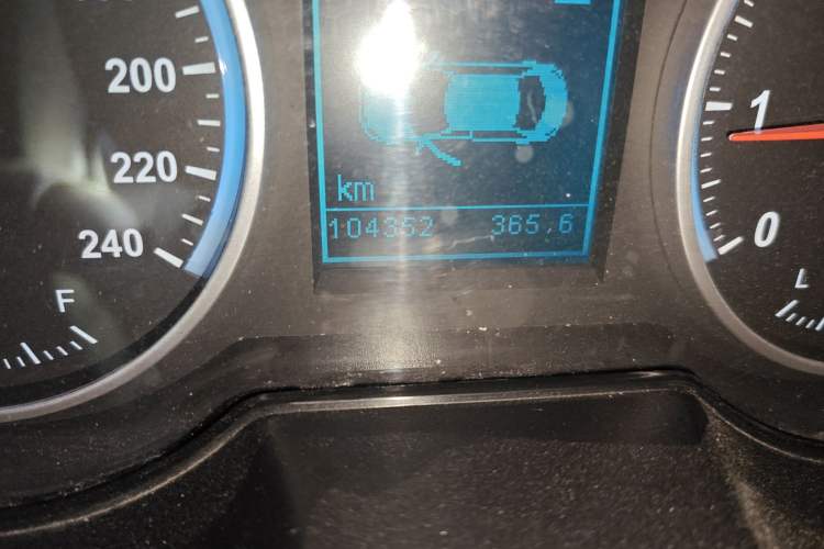 Used Brilliance H530 2017 1.6L Automatic Comfort Model Odometer Close Up