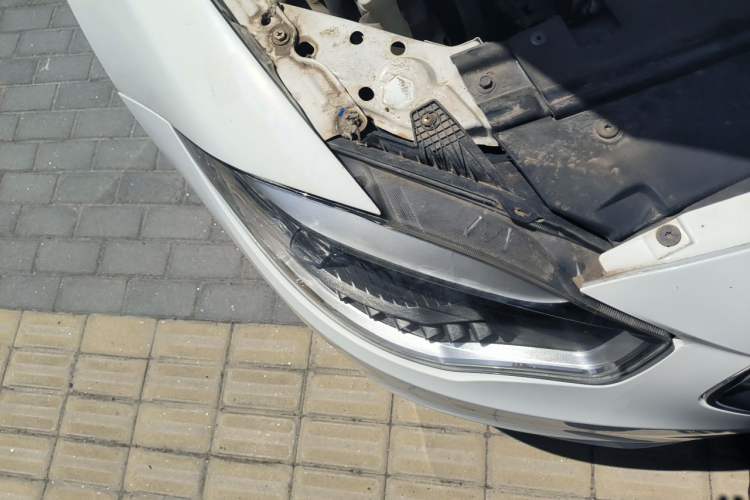 Used Brilliance H530 2017 1.6L Manual Comfort Model Right Front Headlight
