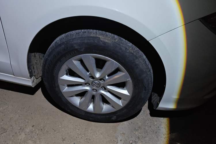 Used Brilliance H530 2017 1.6L Automatic Comfort Model Right Front Wheel Hub