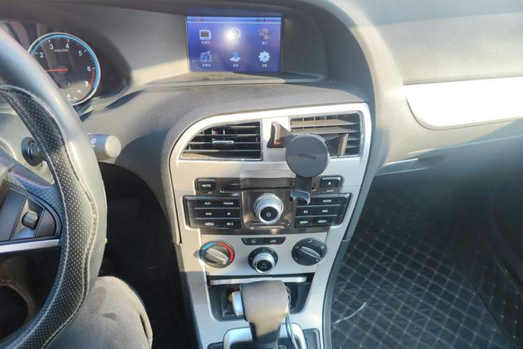Used Brilliance H530 2017 1.6L Automatic Comfort Model Audio And AC Panel