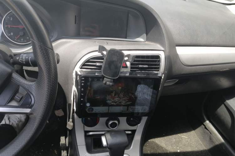 Used Brilliance H530 2017 1.6L Automatic Comfort Model Audio And AC Panel