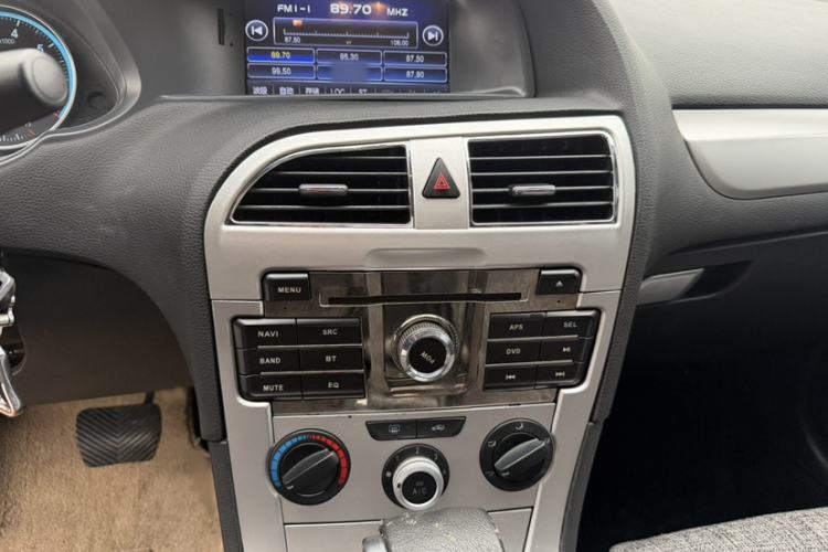 Used Brilliance H530 2017 1.6L Automatic Comfort Model Audio And AC Panel