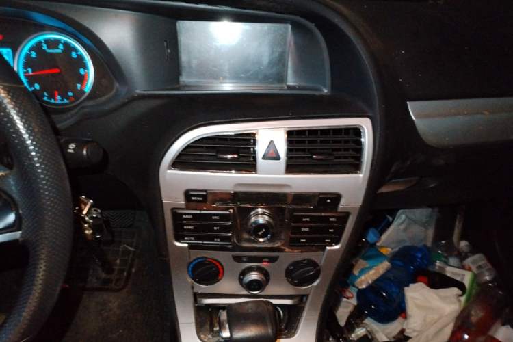 Used Brilliance H530 2017 1.6L Automatic Comfort Model Audio And AC Panel