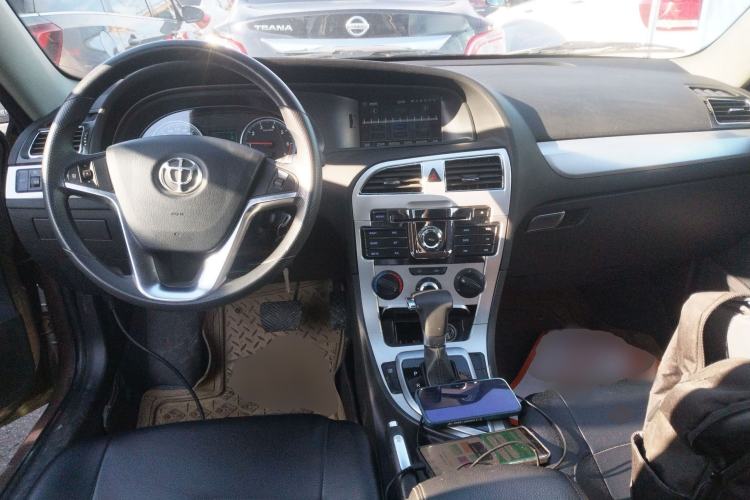 Used Brilliance H530 2017 1.6L Automatic Comfort Model Center Console