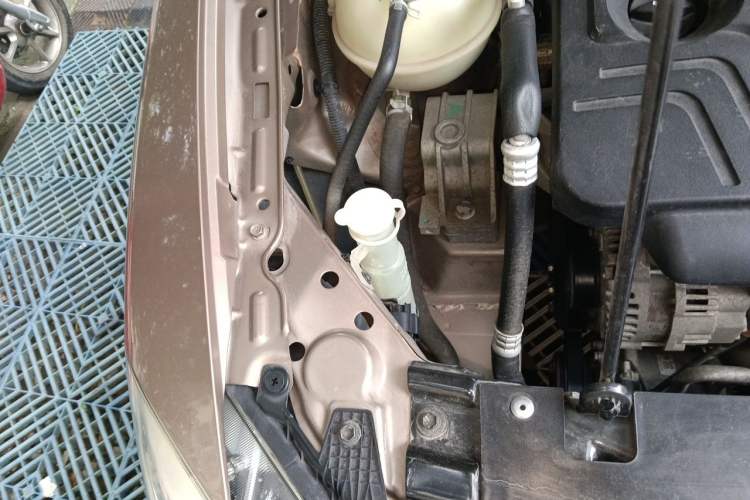 Used Brilliance H530 2017 1.6L Automatic Comfort Model Engine Bay Right