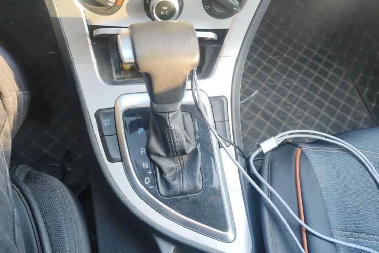 Used Brilliance H530 2017 1.6L Automatic Comfort Model Gear Lever