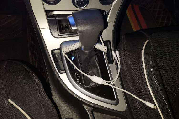Used Brilliance H530 2017 1.6L Automatic Comfort Model Gear Lever